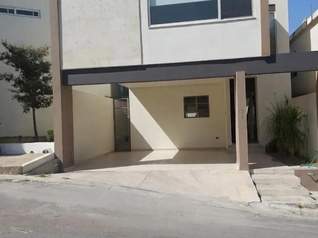 Casa en Renta, 3 recámaras, Carretera Nacional