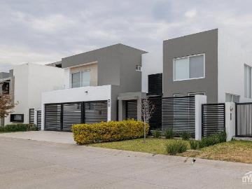 CASA EN RENTA