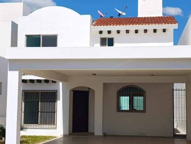 CASA EN RENTA, 4 RECÁMARAS CON BAÑO PROPIO PUERTA DE HIERRO