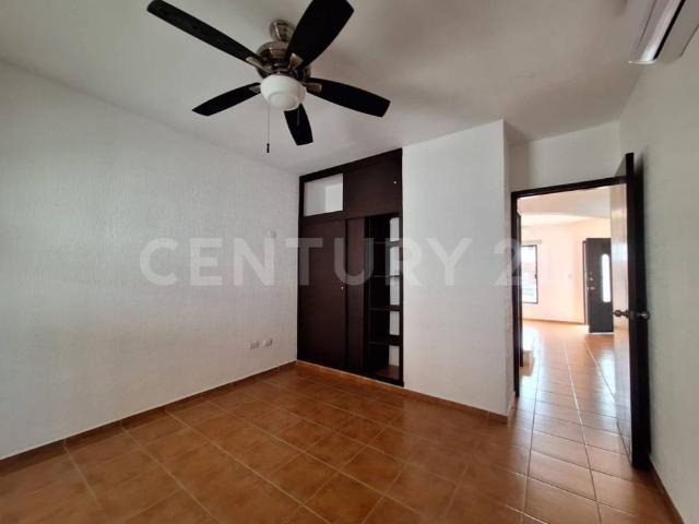 Casa en Renta 4 recamaras La Toscana Playa del carmen P4397