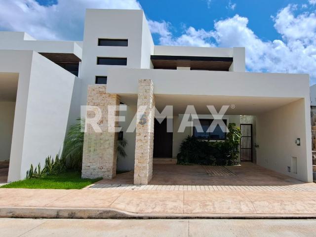 Casa en renta, 4 recamaras, una en planta baja en Amara residencial, Santa G Cop