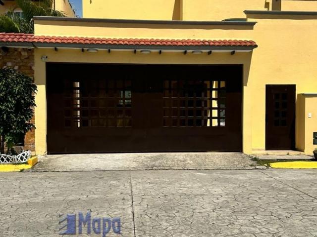 Casa en Renta 4 Recamaras 5.5 Baños Alberca Común Zona Country