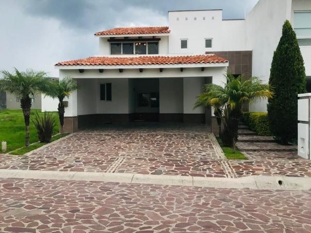 CASA EN RENTA