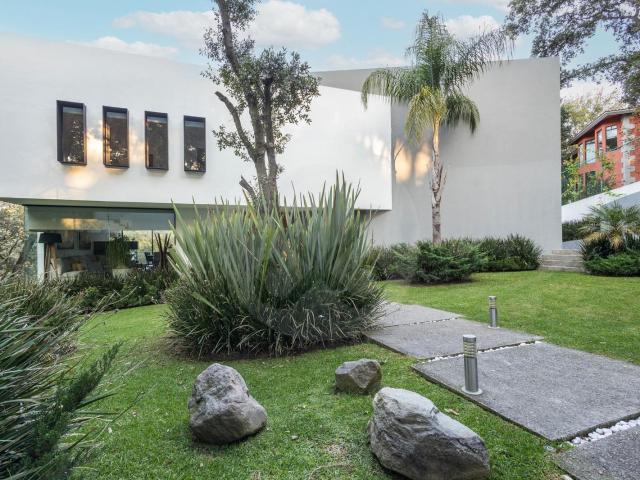 CASA EN RENTA en Hacienda de Valle Escondido. Atizapan