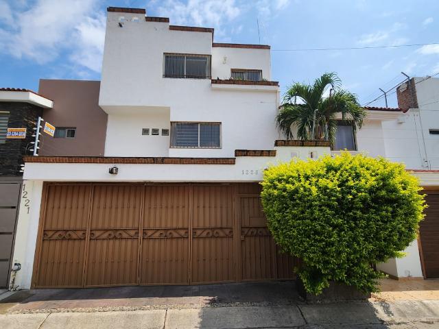 CASA EN RENTA