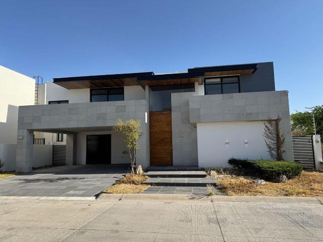 CASA EN RENTA/VENTA