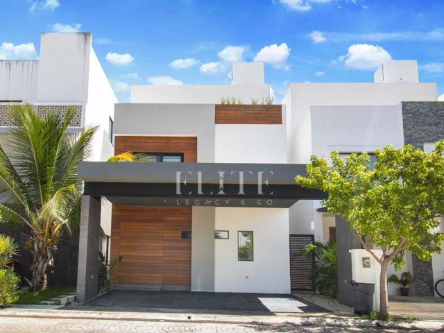 Casa en Renta o Venta en Residencial Aqua de 3 Recamaras y Alberca