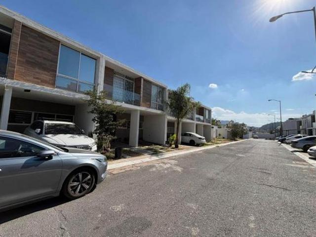 CASA EN RESIDENCIAL CON ALBERCA EN ZAPOPAN SUR OPORTUNIDAD REMATE HIPOTECARIO AL 50% DE DESCUENTO
