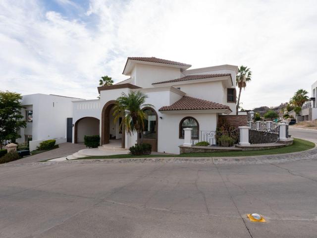 Casa en Residencial La Jolla Villa de Las Esmeraldas