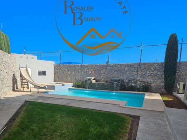 Casa en Rincón de las Flores frente a parque con alberca, jacuzzi y paneles solares