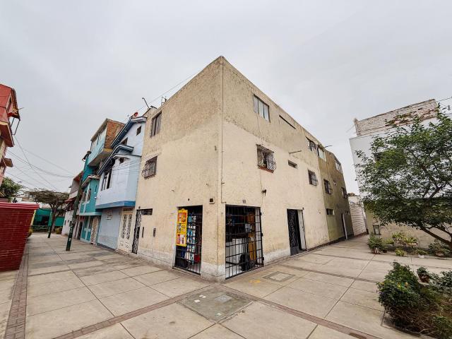 Casa en Surco Los Proceres c/mini departamentos y terraza – ¡Vive e invierte!