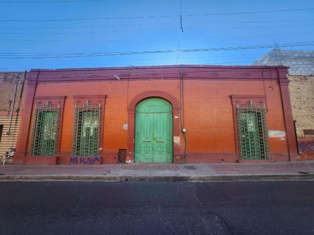 CASA ANTIGUA EN VENTA O RENTA HABITACIONAL O COMERCIAL EN ZONA CENTRO SALTILLO COAHUILA