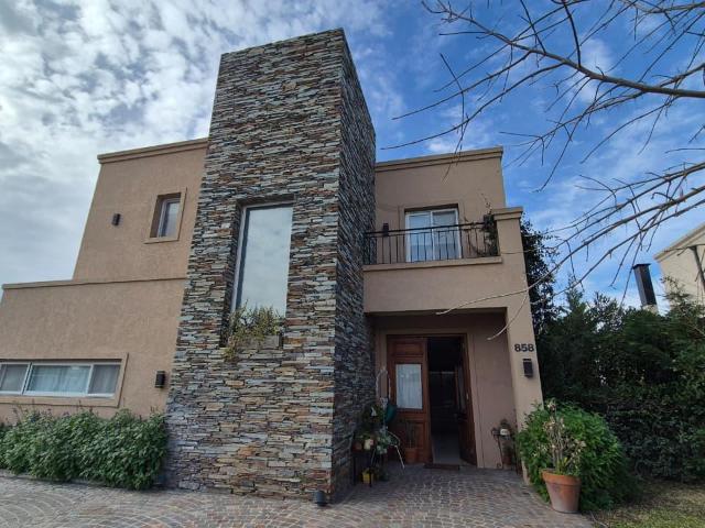 Casa en San Matias ? 200m?