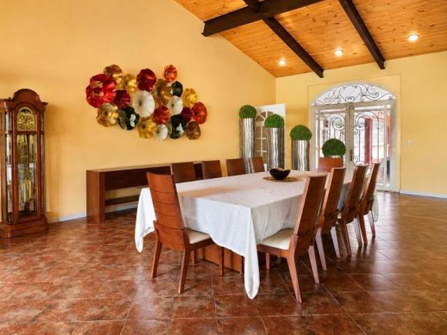 Casa en San Miguel Zinacantepec, Estado de México, triple seguridad y jardín privado