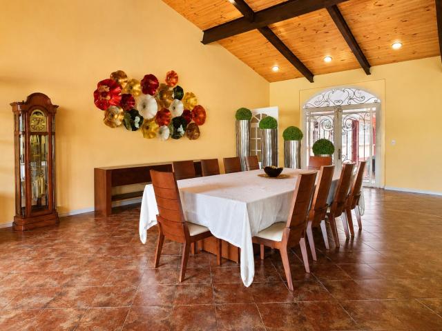 Casa en San Miguel Zinacantepec, Estado de M?xico, triple seguridad y jard?n privado
