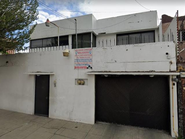 Casa en San Pedro Zacatenco CDMX, Remate bancario