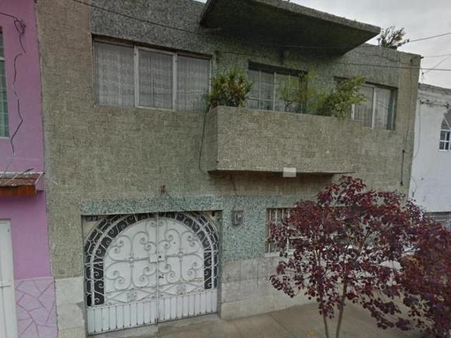 Casa en Santa Rosa, Gustavo A. Madero, en recuperación bancaria por solo $500,000