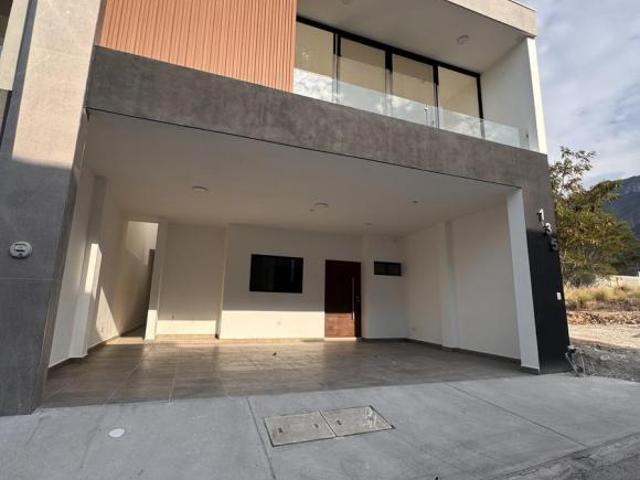 Casa en Santoral II, Dominio Cumbres en García, Nuevo León