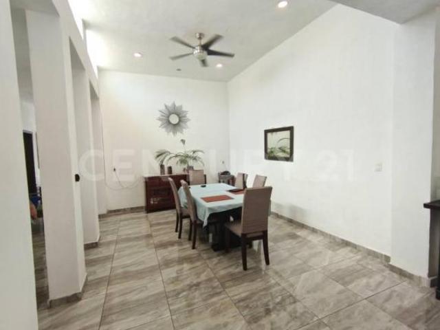 Casa en Semi Nueva en Venta en el Diezmo, Colima, Colima