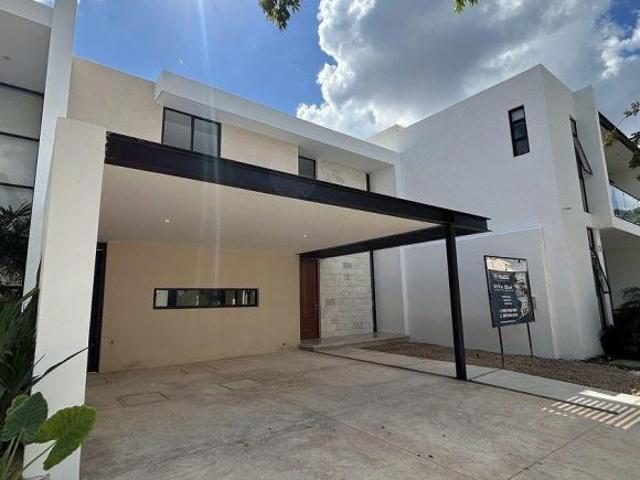 Casa en Temozon Norte, Mérida, en privada