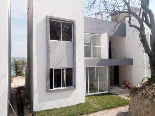 Casa en Tequesquitengo con alberca, roof garden con jacuzzi