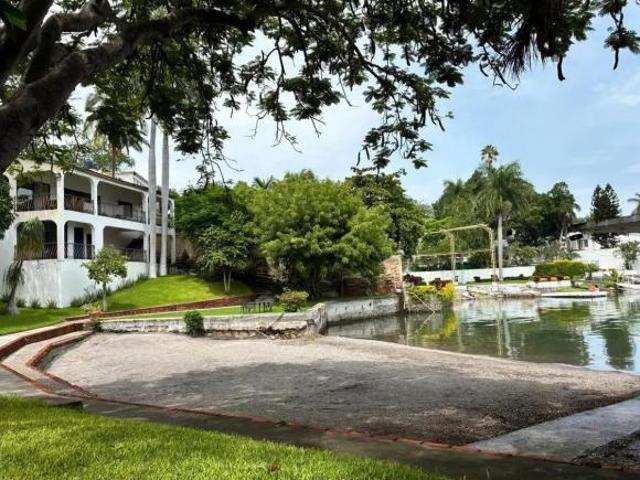 Casa en Tequesquitengo | Playa, Acceso Directo al Lago y Amplio Jardín