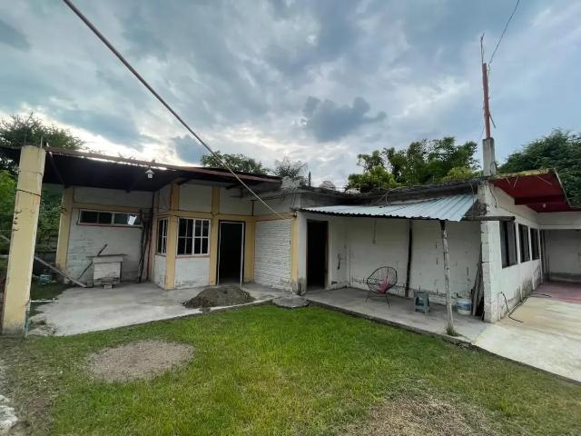 Casa en Tetelpa, Morelos en un solo nivel, cerca del canal