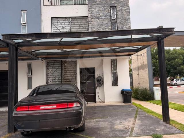 Casa en Tlaquepaque Coto CUMBRES DEL PRADO 3 pisos Con terraza