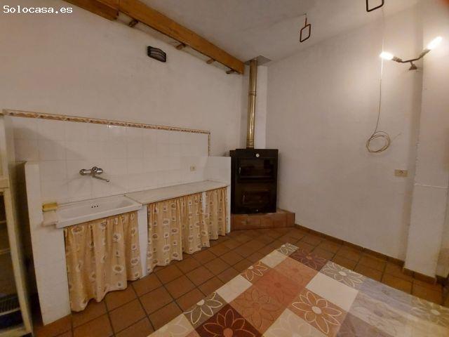 Casa en Toreno con Terreno: Amplia Propiedad de 3 Habitaciones