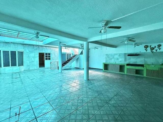 CASA EN UN NIVEL CON AMPLIOS ESPACIOS, A 2 MIN DEL CENTRO DE CONVENCIONES SUR DE CUERNAVACA