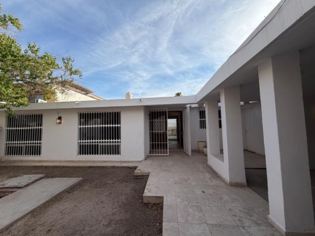 Casa en una planta con amplio jardín