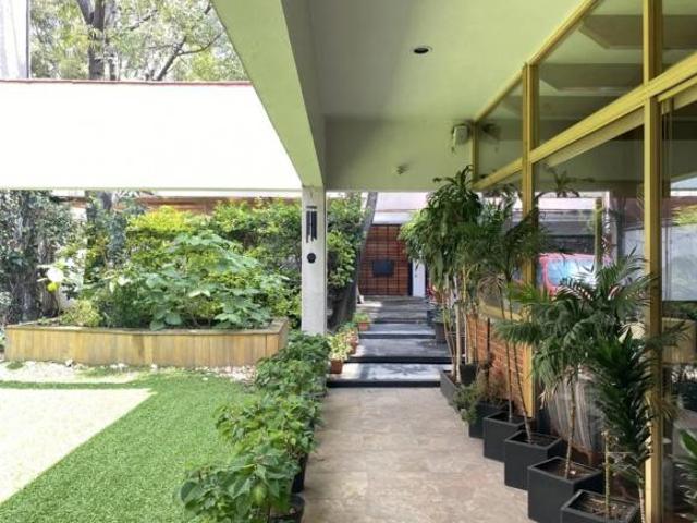 Casa en Una Planta, Calle Cerrada Parte Baja de Las Aguilas