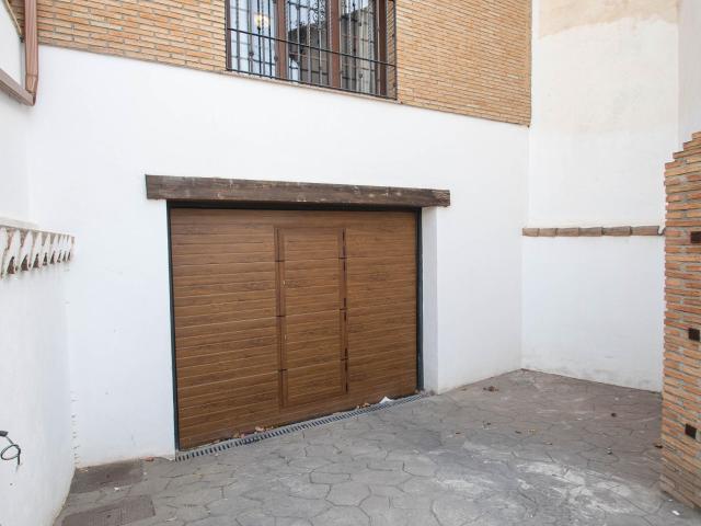 CASA EN UNA PLANTA + GRAN SÓTANO