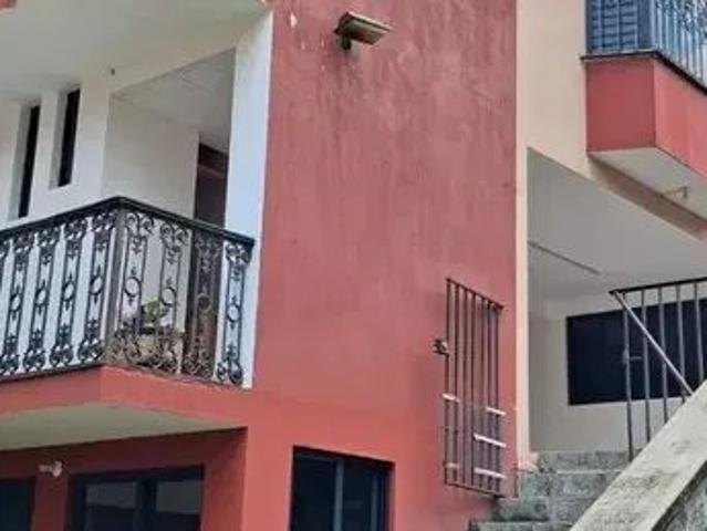 Casa En Una Sola Planta Con Departamento Independiente