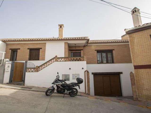 # ? CASA EN UNA SOLA PLANTA + GRAN SÓTANO EN GÜEVÉJAR