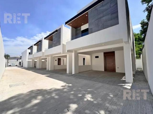 Casa en Unidad Nacional