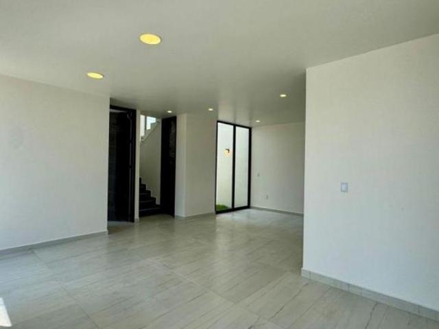 CASA EN VALLE DEL SOL,PACHUCA. 3 RECAMARAS + ESTUDIO ROOF GARDEN IDEAL PARA REUNIONES FAMILIARES