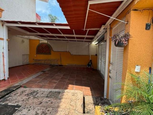 Casa en venta, muy bien ubicada cerca de Los Cubos