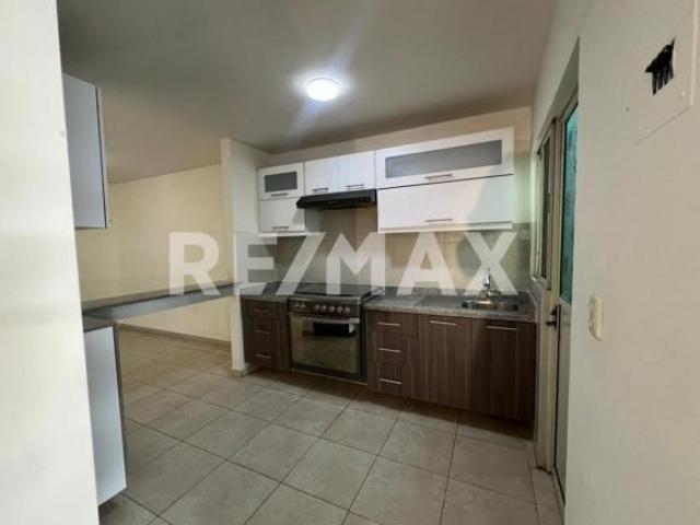 CASA EN VENTA MUY CERCA DE AV. CANDILES 4