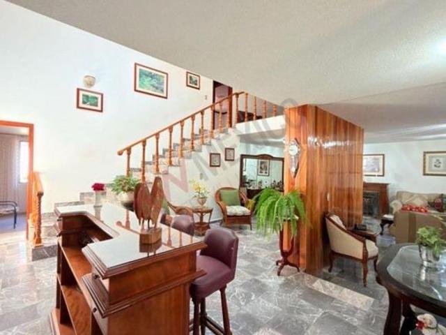 CASA EN VENTA MUY CERCA DE LA GLORIETA DE VAQUERITOS