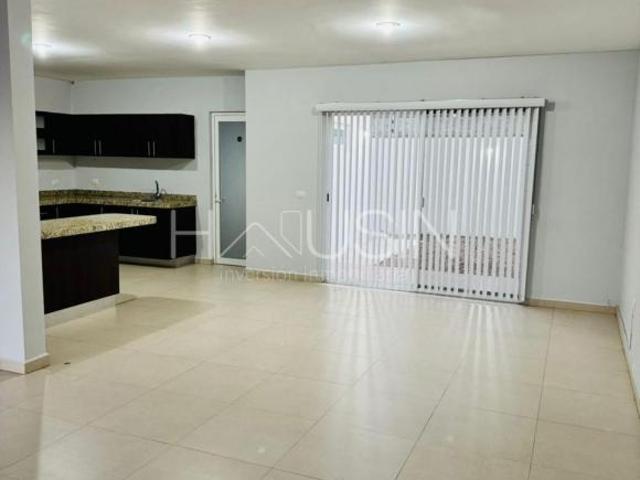 Casa en VENTA. Macro Lote 1, Residencial Las Glorias. Salamanca, Gto