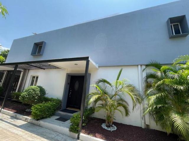 CASA EN VENTA MANZANILLO, 3 HABITACIONES