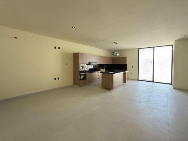 CASA EN VENTA MAYORCA RESIDENCIAL LEON GTO, ZONA SUR. PRIVADA CON ALBERCA, GYM Y ÁREA SOCIAL