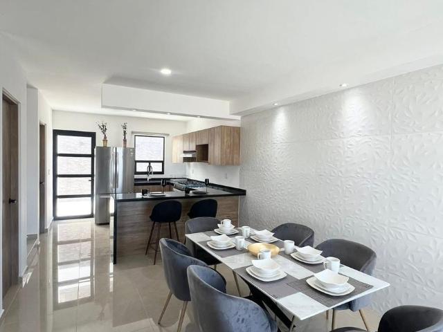 Casa en Venta Meseta, Rec?mara PB, Roof Garden, Cochera Techada, Sala de Tv