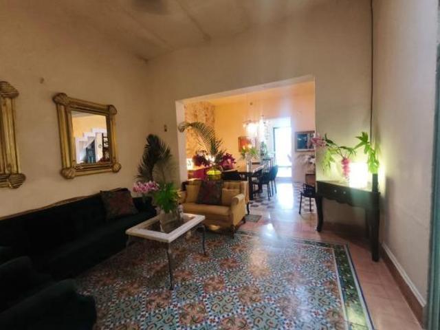 CASA EN VENTA MERIDA, 4 RECAMARAS CERCA PASEO MONTEJO REMODELADA AVC 2848