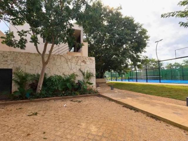 CASA EN VENTA MERIDA, EQUIPADA EN TEMOZON NORTE, PRIVADA