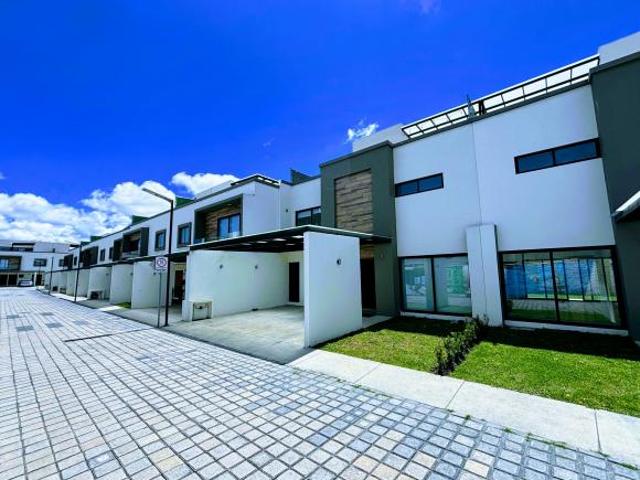 Casa en venta Metepec dentro de fraccionamiento, a una cuadra de Av Tecnológico