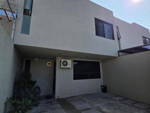 Casa en Venta, Moderna, Corregidora Cerca Hospital Regional Qro