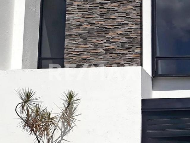 CASA EN VENTA MODERNA Y FUNCIONAL
