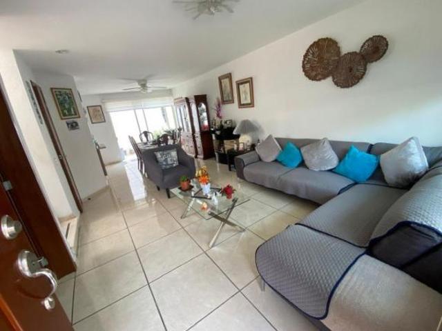 CASA EN VENTA NUEVA GALICIA ZONA SUR A 5 MIN DE PLAZA PUNTO SUR